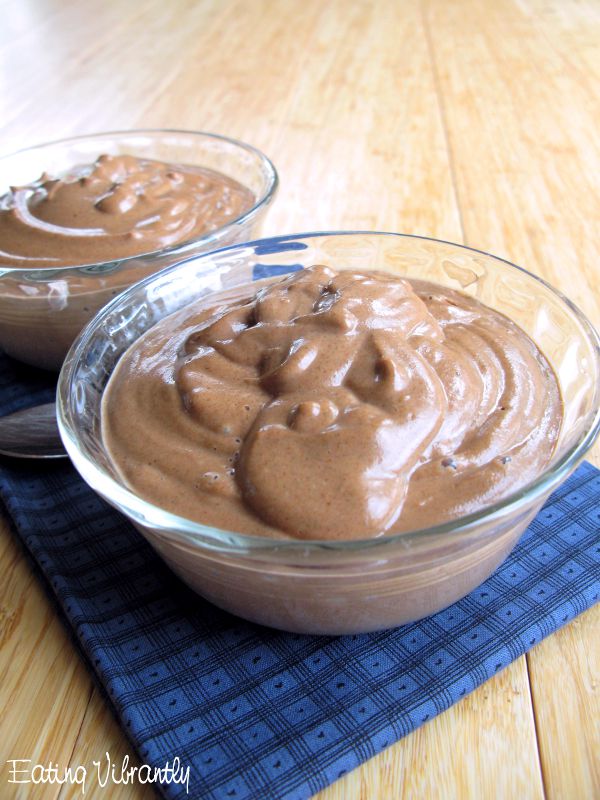 Raw chocolate hemp pudding