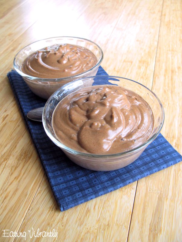 Raw chocolate hemp pudding